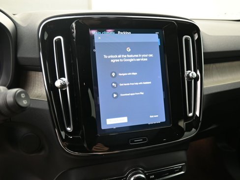 Certified 2022 Volvo XC40 P8 Recharge Ultimate image 23