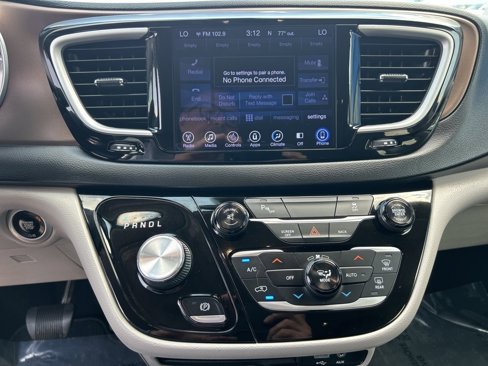 Used 2017 Chrysler Pacifica Touring-L image 28