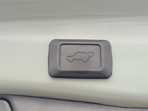 Used 2022 Toyota RAV4 XLE Premium image 14