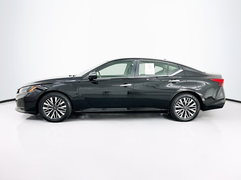 Used 2024 Nissan Altima 2.5 SV image 4