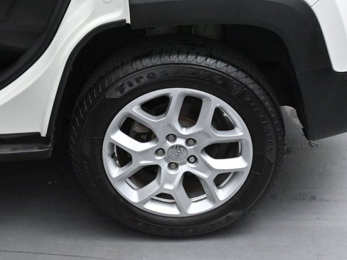 Used 2016 Jeep Renegade Latitude w/ Cold Weather Group image 30