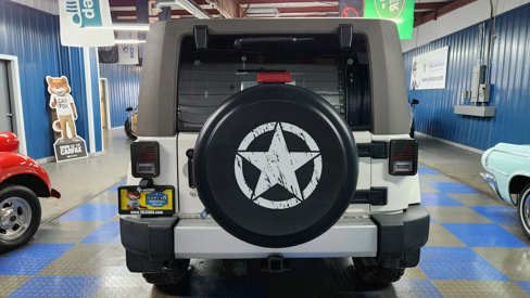Used 2010 Jeep Wrangler Unlimited Sahara w/ Dual Top Group image 55