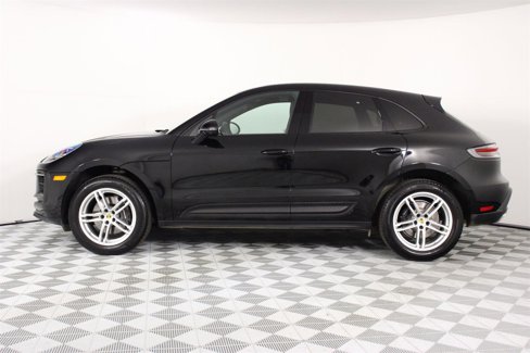 Certified 2025 Porsche Macan image 2