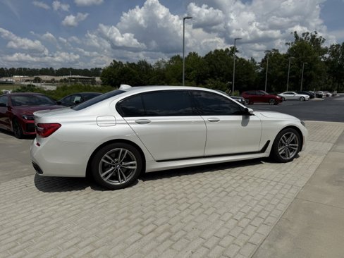 Used 2018 BMW 750i image 7