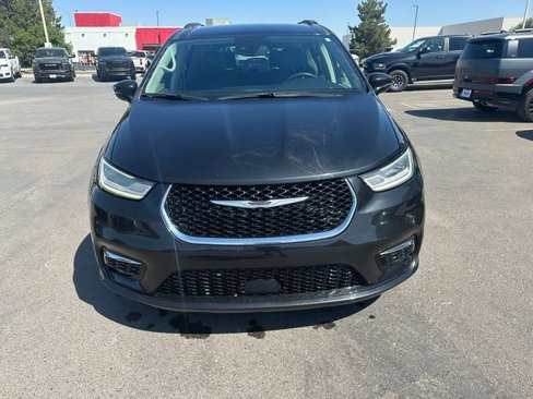 Used 2022 Chrysler Pacifica Touring-L image 9