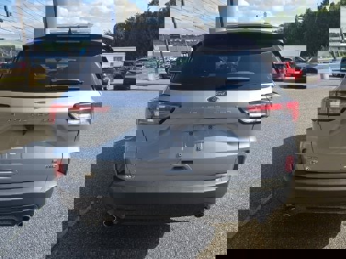 Used 2022 Ford Escape SE w/ SE Sport Appearance Package image 6