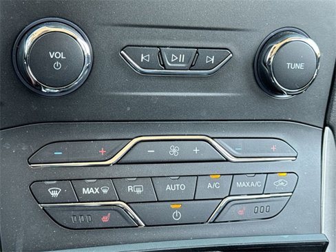 Used 2020 Ford Edge SEL image 18