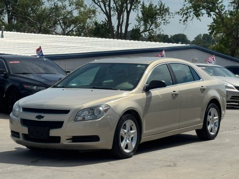 Used 2011 Chevrolet Malibu LS image 1