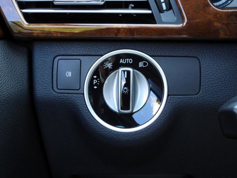 Used 2013 Mercedes-Benz E 350 Sedan image 70