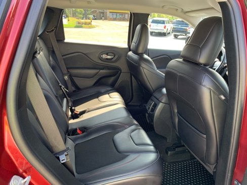 Used 2020 Jeep Cherokee Trailhawk image 14