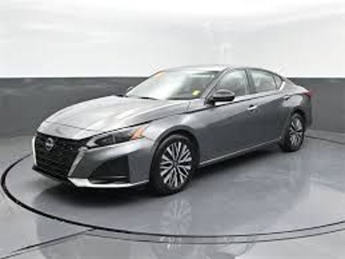 Used 2024 Nissan Altima 2.5 SV image 1