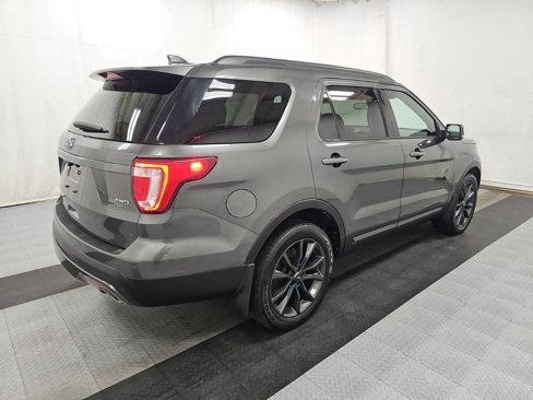 Used 2017 Ford Explorer XLT w/ XLT Technology Feature Bundle image 8