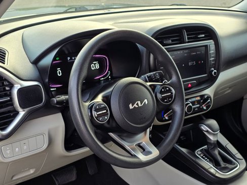 Used 2023 Kia Soul LX image 12