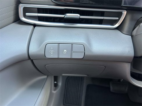 Certified 2024 Hyundai Elantra SEL image 31