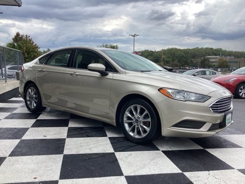 Used 2017 Ford Fusion SE image 3