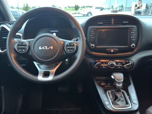 Used 2023 Kia Soul LX w/ LX Technology Package image 11
