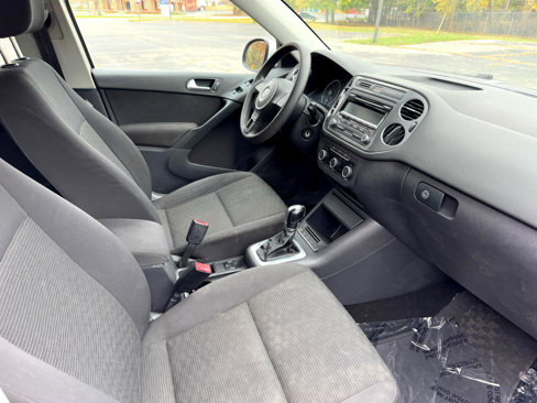 Used 2012 Volkswagen Tiguan S image 25