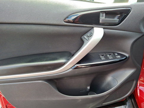 Used 2022 Mitsubishi Eclipse Cross LE image 12