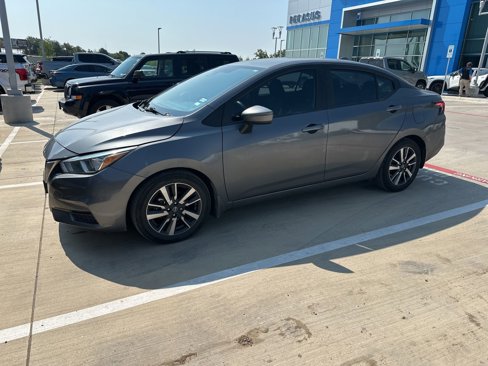 Used 2021 Nissan Versa SV image 2