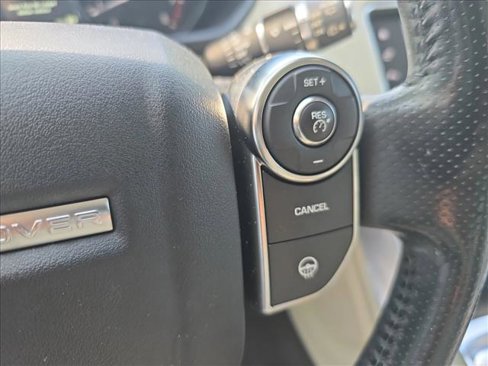 Used 2016 Land Rover Range Rover Sport HSE image 19