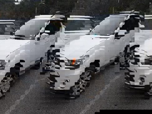 Used 2010 Mitsubishi Outlander SE image 1