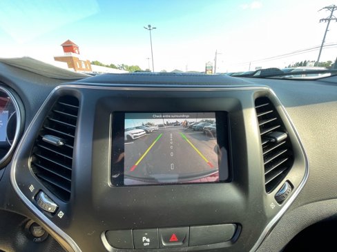 Used 2020 Jeep Cherokee Latitude Plus image 17