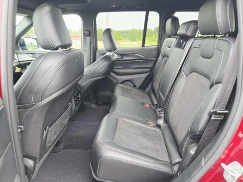 Used 2024 Jeep Grand Cherokee Altitude image 14