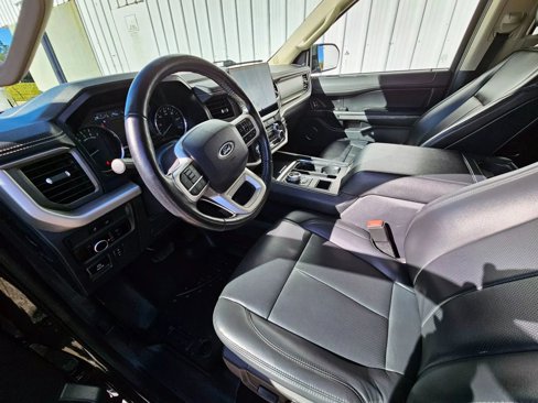 Used 2024 Ford Expedition Max XLT image 10