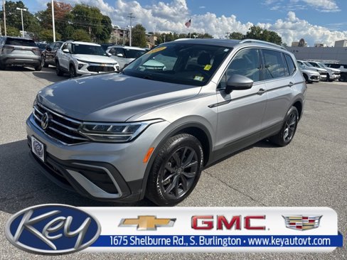 Used 2022 Volkswagen Tiguan SE image 1