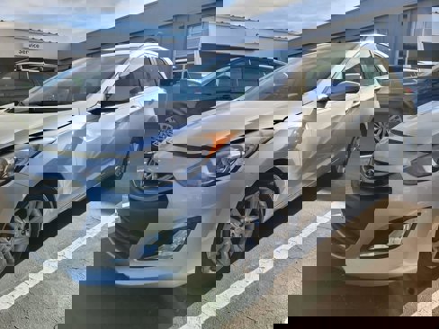 Used 2015 Hyundai Elantra GT image 2