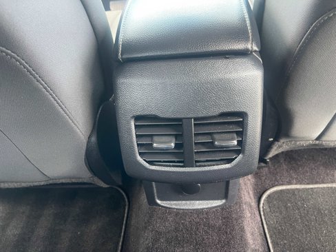 Used 2017 Ford Fusion SE w/ Fusion SE Technology Package image 12
