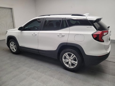 Used 2023 GMC Terrain SLE w/ Driver Convenience Package image 3