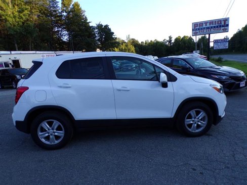 Used 2020 Chevrolet Trax LS w/ Fleet Convenience Package image 11