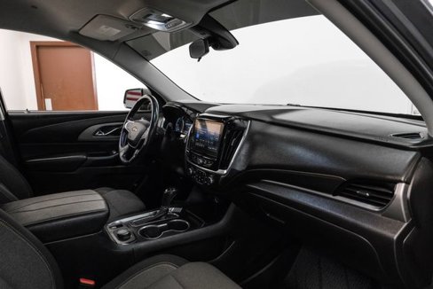 Used 2020 Chevrolet Traverse LT image 14