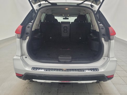 Used 2018 Nissan Rogue SV image 29