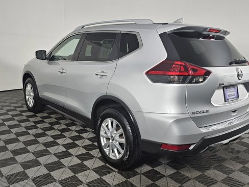 Used 2018 Nissan Rogue SV image 6