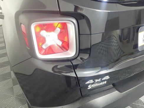 Used 2015 Jeep Renegade Limited image 10