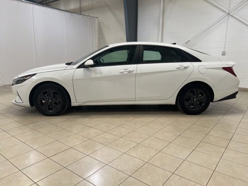Used 2023 Hyundai Elantra SEL image 2