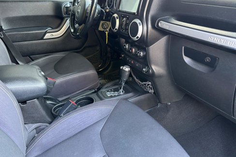 Used 2014 Jeep Wrangler Unlimited Rubicon w/ Max Tow Package image 18