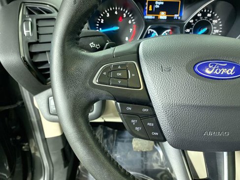 Used 2017 Ford Escape Titanium image 13