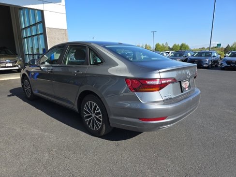 Used 2019 Volkswagen Jetta SE w/ Cold Weather Package image 3
