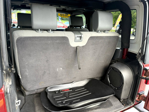 Used 2010 Jeep Wrangler Sahara image 13