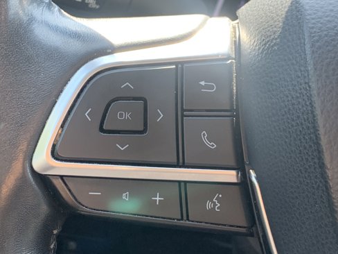 Used 2020 Toyota Highlander XLE image 20