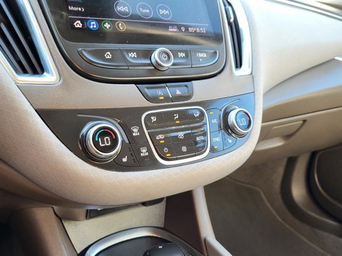 Used 2020 Chevrolet Malibu LT image 27