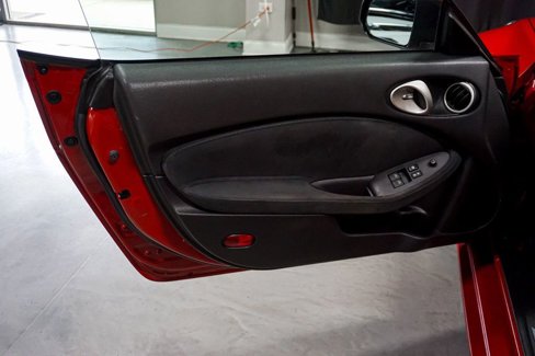Used 2010 Nissan 370Z Touring image 17