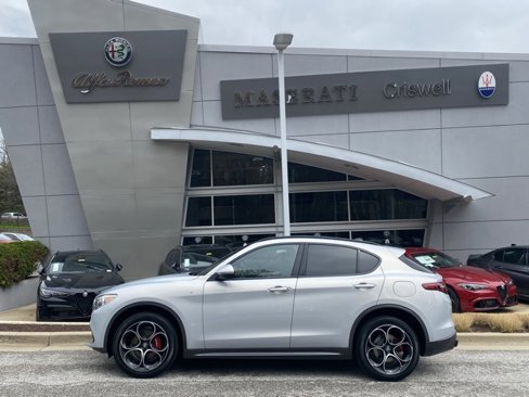 Used 2023 Alfa Romeo Stelvio Ti image 8