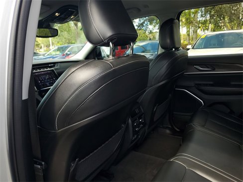 Used 2022 Jeep Grand Cherokee Limited image 11