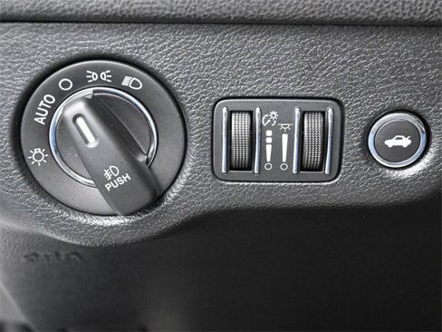 Used 2016 Chrysler 300 C image 15