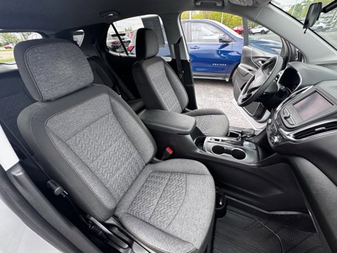 Used 2022 Chevrolet Equinox LT w/ LPO, Floor Liner Package image 11