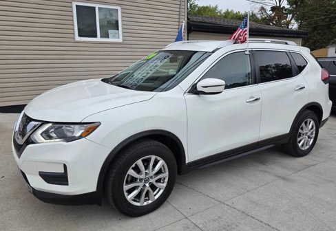 Used 2020 Nissan Rogue SV image 2